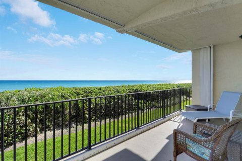 Condo in Jensen Beach, Florida, 2 bedrooms № 2341386 - photo 18