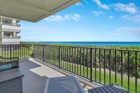 Condo in Jensen Beach, Florida, 2 bedrooms № 2341386 - photo 19