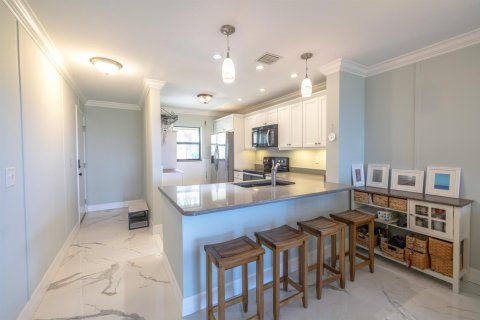 Condo in Jensen Beach, Florida, 2 bedrooms № 2341386 - photo 5