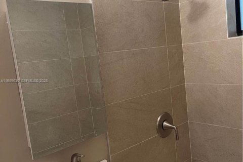 Casa en alquiler en Miami, Florida, 1 dormitorio, 206.71 m2 № 2051923 - foto 8