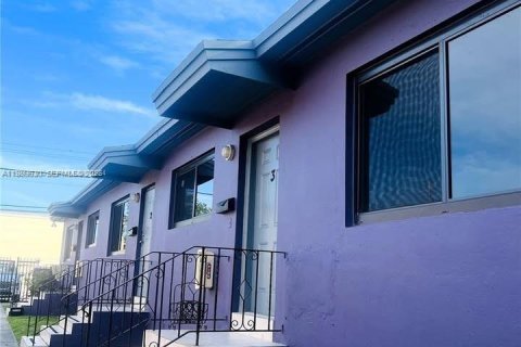 Casa en Miami, Florida 1 dormitorio, 206.71 m2 № 2051923