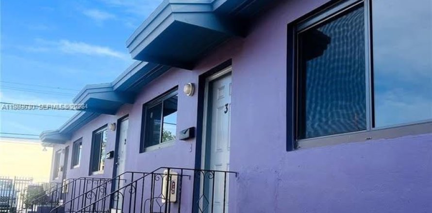 Casa en Miami, Florida 1 dormitorio, 206.71 m2 № 2051923