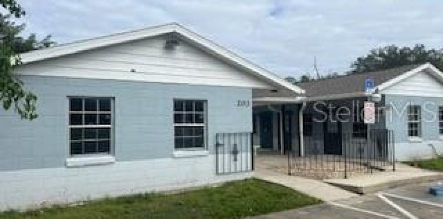 Propiedad comercial en Orange City, Florida 260.13 m2 № 1564288