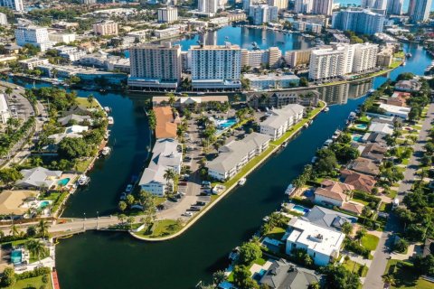 Propiedad comercial en venta en Hallandale Beach, Florida № 2184157 - foto 4