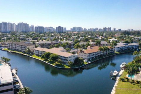 Propiedad comercial en venta en Hallandale Beach, Florida № 2184157 - foto 28