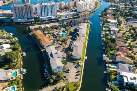 Propiedad comercial en venta en Hallandale Beach, Florida № 2184157 - foto 2
