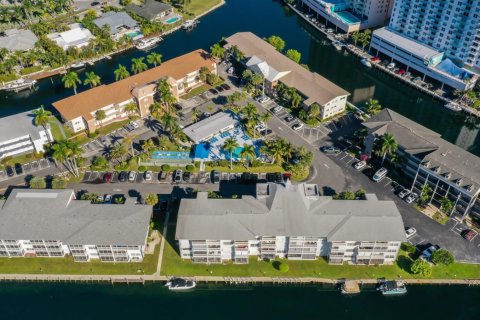 Propiedad comercial en venta en Hallandale Beach, Florida № 2184157 - foto 19