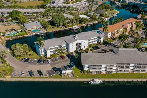 Propiedad comercial en venta en Hallandale Beach, Florida № 2184157 - foto 18