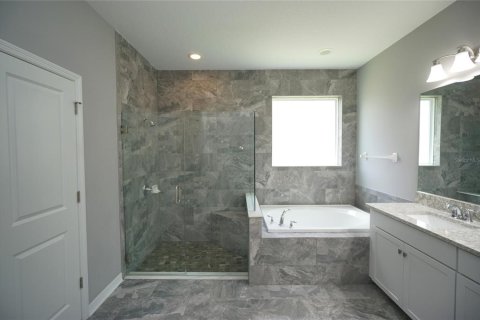 House in Lutz, Florida 4 bedrooms, 277.59 sq.m. № 2096051 - photo 30