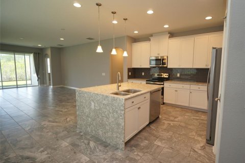 House in Lutz, Florida 4 bedrooms, 277.59 sq.m. № 2096051 - photo 5