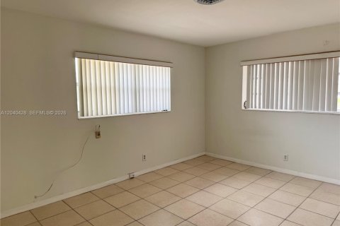 Casa en alquiler en Fort Lauderdale, Florida, 1 dormitorio № 2086661 - foto 4