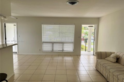 Casa en alquiler en Fort Lauderdale, Florida, 1 dormitorio № 2086661 - foto 3