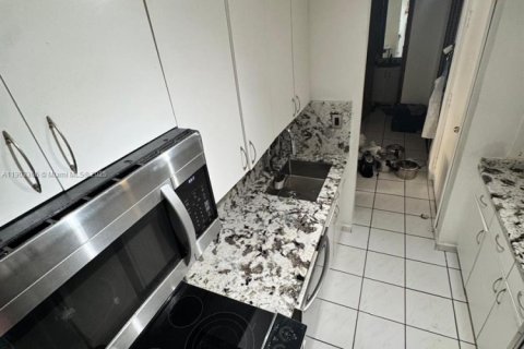 Condominio en alquiler en Miami, Florida, 2 dormitorios, 86.4 m2 № 1954386 - foto 10
