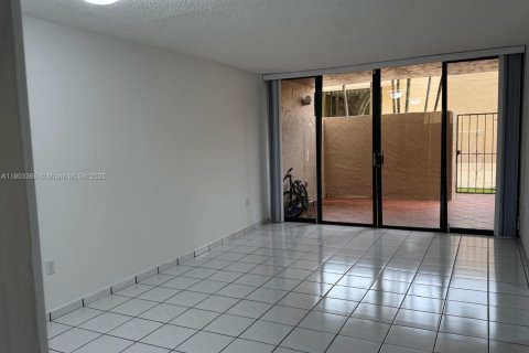 Condominio en alquiler en Miami, Florida, 2 dormitorios, 86.4 m2 № 1954386 - foto 12