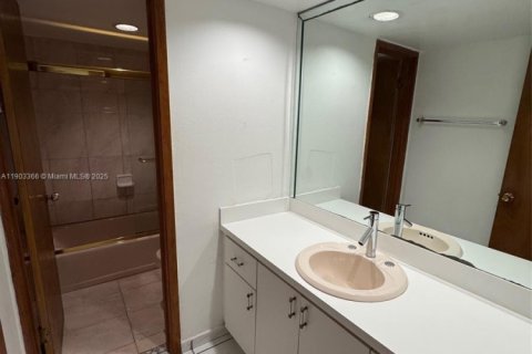 Condominio en alquiler en Miami, Florida, 2 dormitorios, 86.4 m2 № 1954386 - foto 14