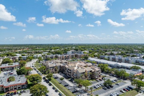 Condominio en alquiler en Miami, Florida, 2 dormitorios, 86.4 m2 № 1954386 - foto 1