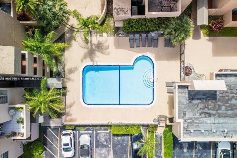 Condominio en alquiler en Miami, Florida, 2 dormitorios, 86.4 m2 № 1954386 - foto 4