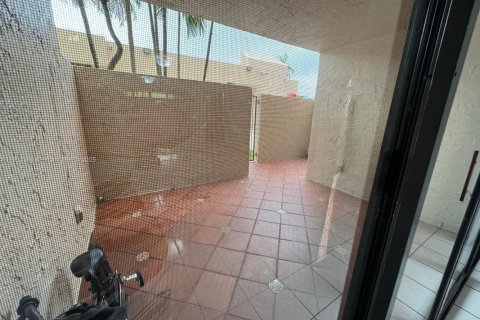 Condominio en alquiler en Miami, Florida, 2 dormitorios, 86.4 m2 № 1954386 - foto 16