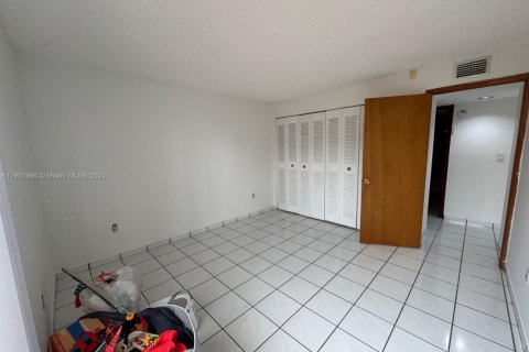 Condominio en alquiler en Miami, Florida, 2 dormitorios, 86.4 m2 № 1954386 - foto 13