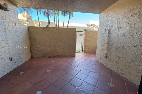 Condominio en alquiler en Miami, Florida, 2 dormitorios, 86.4 m2 № 1954386 - foto 15