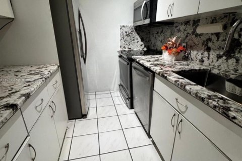 Condominio en alquiler en Miami, Florida, 2 dormitorios, 86.4 m2 № 1954386 - foto 11