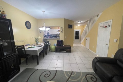 Touwnhouse à vendre à Pembroke Pines, Floride: 3 chambres, 147.16 m2 № 2261182 - photo 9