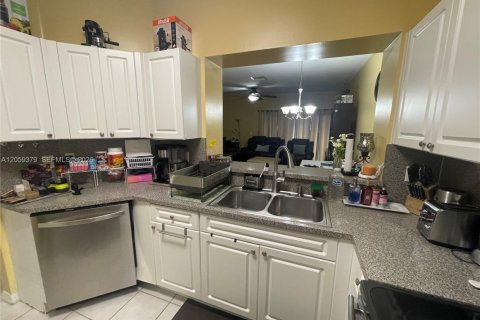 Touwnhouse à vendre à Pembroke Pines, Floride: 3 chambres, 147.16 m2 № 2261182 - photo 3
