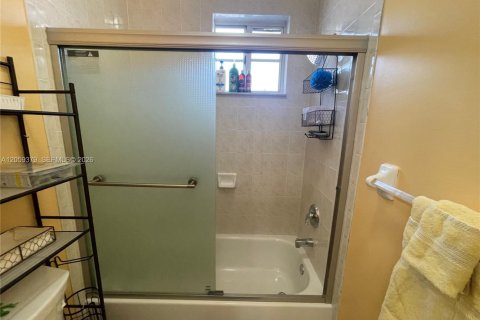 Touwnhouse à vendre à Pembroke Pines, Floride: 3 chambres, 147.16 m2 № 2261182 - photo 30