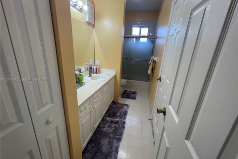 Touwnhouse à vendre à Pembroke Pines, Floride: 3 chambres, 147.16 m2 № 2261182 - photo 20