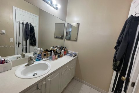 Touwnhouse à vendre à Pembroke Pines, Floride: 3 chambres, 147.16 m2 № 2261182 - photo 16