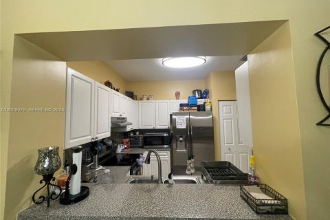 Touwnhouse à vendre à Pembroke Pines, Floride: 3 chambres, 147.16 m2 № 2261182 - photo 7