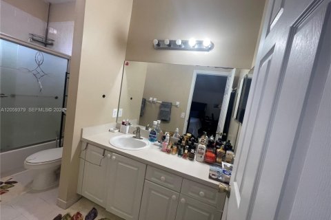 Touwnhouse à vendre à Pembroke Pines, Floride: 3 chambres, 147.16 m2 № 2261182 - photo 17