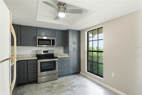 Condo in Tarpon Springs, Florida, 2 bedrooms  № 2239699 - photo 14
