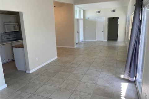 Villa ou maison à louer à North Port, Floride: 2 chambres, 102.19 m2 № 2418929 - photo 5