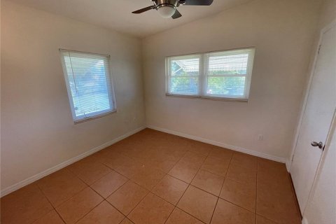 Villa ou maison à louer à North Port, Floride: 2 chambres, 102.19 m2 № 2418929 - photo 11
