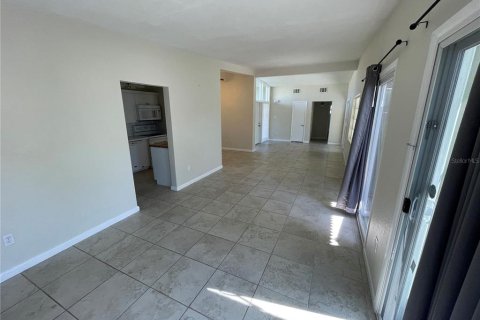 Villa ou maison à louer à North Port, Floride: 2 chambres, 102.19 m2 № 2418929 - photo 6