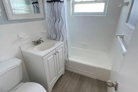 Villa ou maison à louer à North Port, Floride: 2 chambres, 102.19 m2 № 2418929 - photo 8