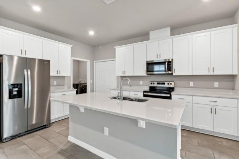House in Clermont, Florida 4 bedrooms, 206.8 sq.m. № 1516079 - photo 9
