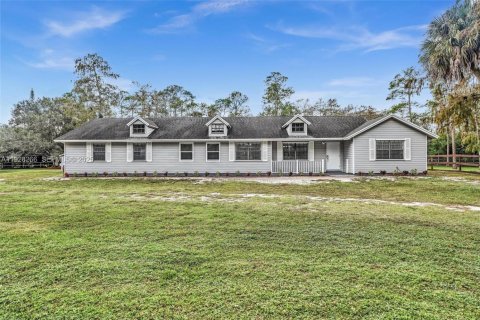 House in Loxahatchee Groves, Florida 3 bedrooms, 188.5 sq.m. № 2039617