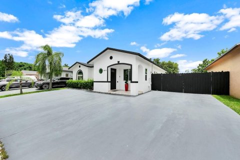 Купить виллу или дом в Майами, Флорида 3 спальни, 125.33м2, № 1807714 - фото 15