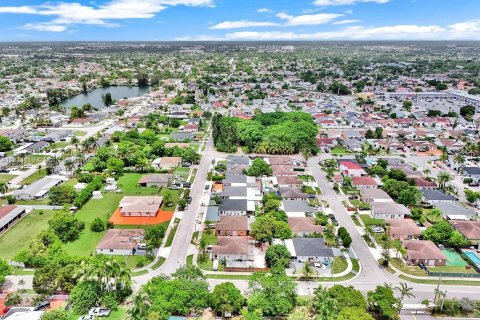 Купить виллу или дом в Майами, Флорида 3 спальни, 125.33м2, № 1807714 - фото 7