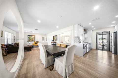 Villa ou maison à vendre à Hialeah, Floride: 4 chambres, 180.23 m2 № 1932625 - photo 11