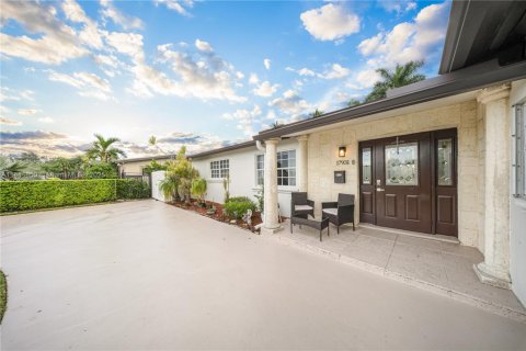 Villa ou maison à vendre à Hialeah, Floride: 4 chambres, 180.23 m2 № 1932625 - photo 2
