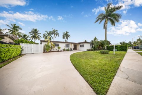 Villa ou maison à vendre à Hialeah, Floride: 4 chambres, 180.23 m2 № 1932625 - photo 3