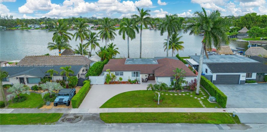 Villa ou maison à Hialeah, Floride 4 chambres, 180.23 m2 № 1932625