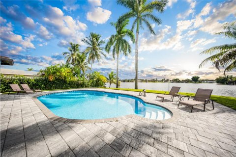 Villa ou maison à vendre à Hialeah, Floride: 4 chambres, 180.23 m2 № 1932625 - photo 4