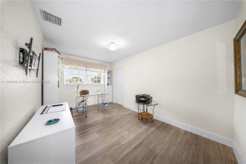 Villa ou maison à vendre à Hialeah, Floride: 4 chambres, 180.23 m2 № 1932625 - photo 23