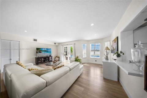 Villa ou maison à vendre à Hialeah, Floride: 4 chambres, 180.23 m2 № 1932625 - photo 14