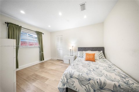 Villa ou maison à vendre à Hialeah, Floride: 4 chambres, 180.23 m2 № 1932625 - photo 30