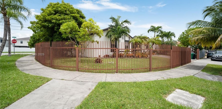 Дом в Майами, Флорида 3 спальни, 133.31м2 № 1957538